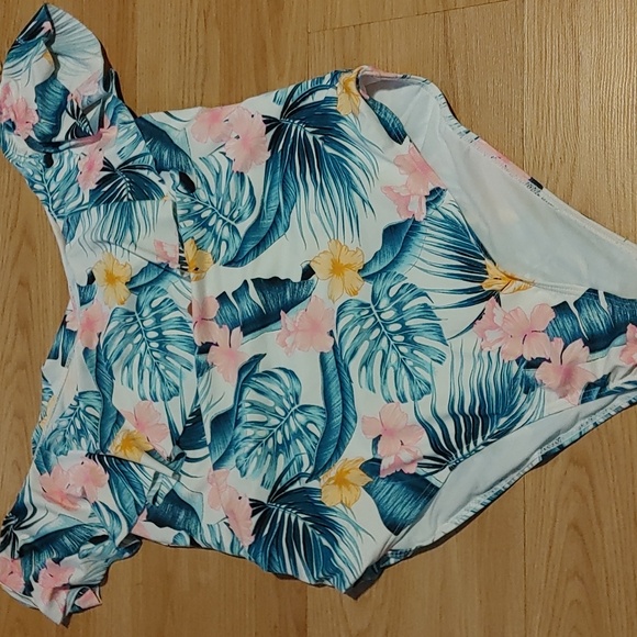 Tropical Floral Off-Shoulder Swimsuit - Picture 6 of 6